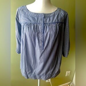 Liz Claiborne Navy &White Blouse with Bib Collar and Pleated Details EUC Size S